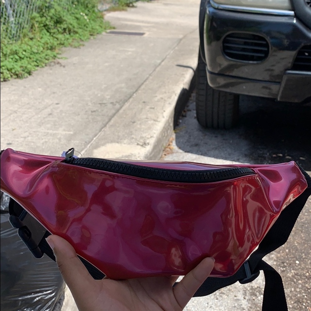 Small woman fanny pack